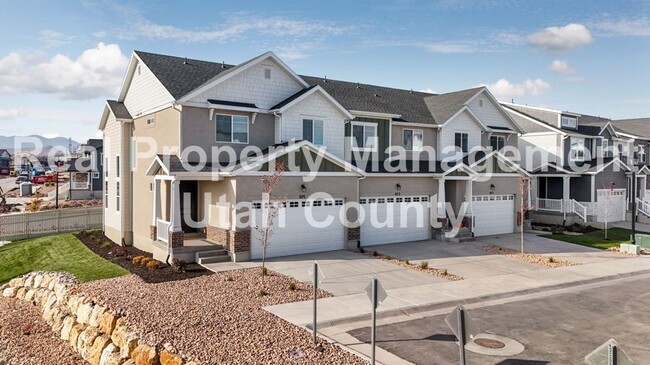 Building Photo - Newer Townhome in Saratoga Springs