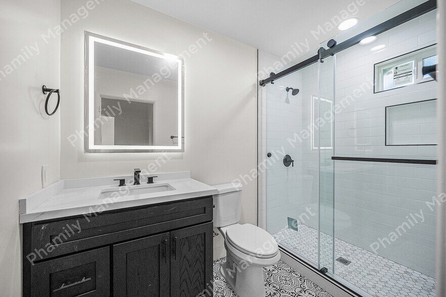 Building Photo - 426 S Los Robles Ave