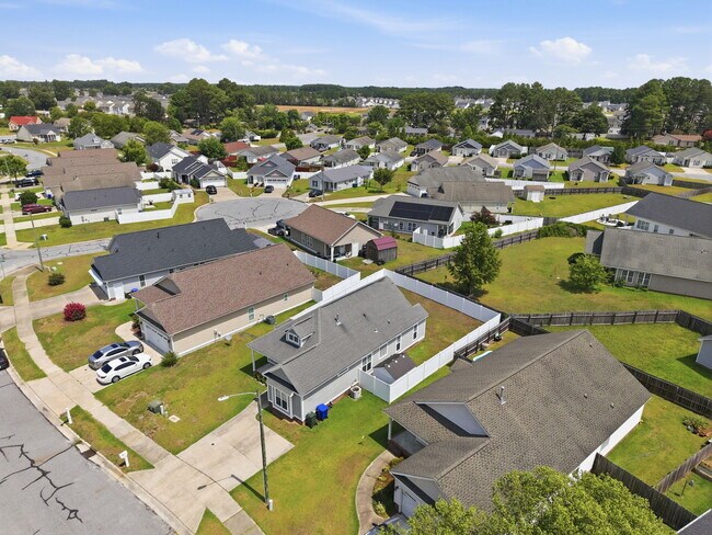 Building Photo - 2517 Sawgrass Dr