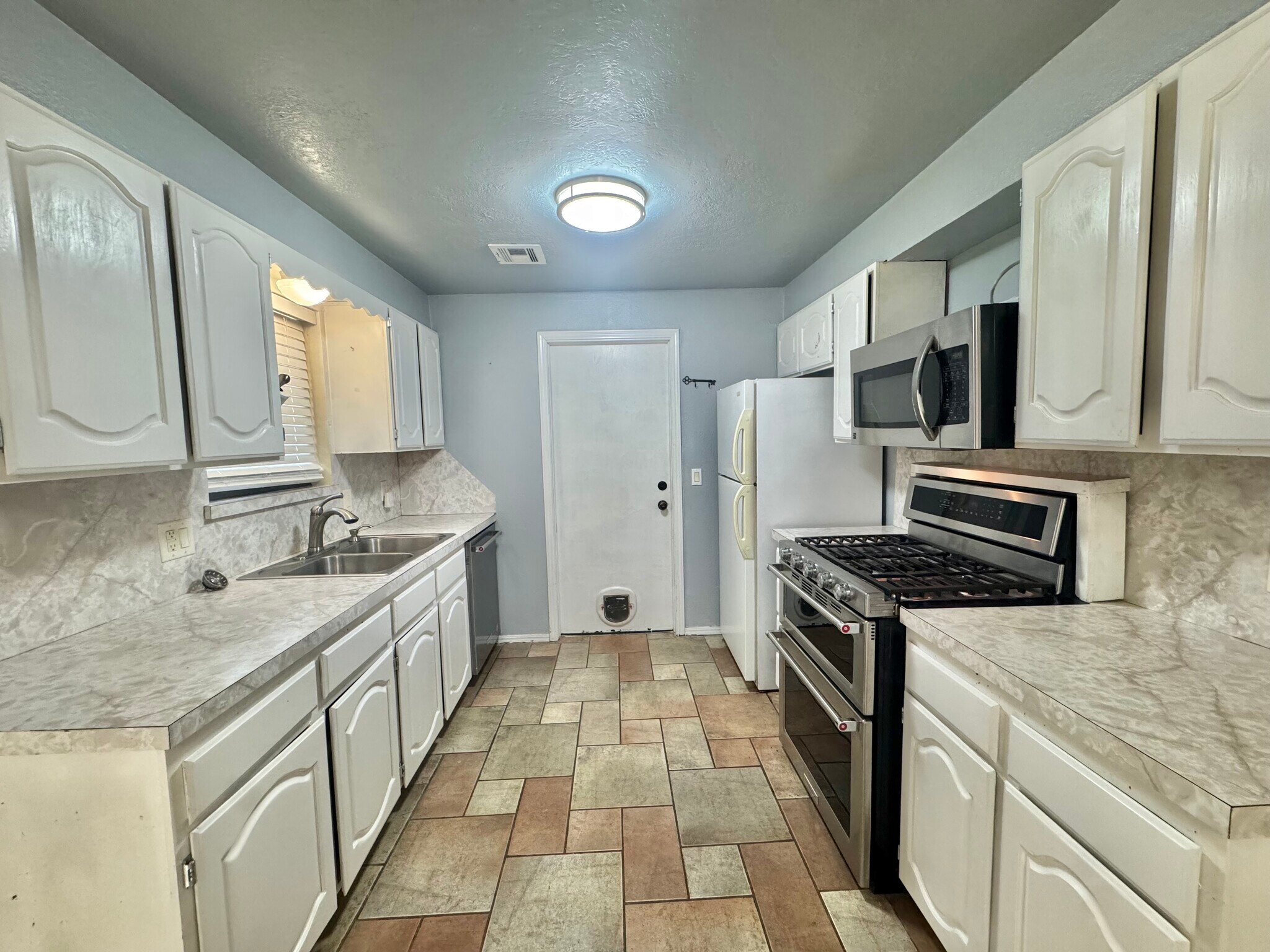 Building Photo - 4200 SE 54th St