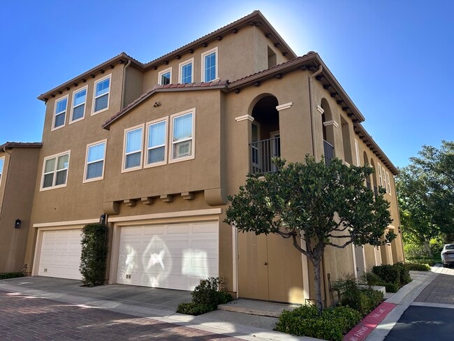 Building Photo - 27020 Fairway Ln
