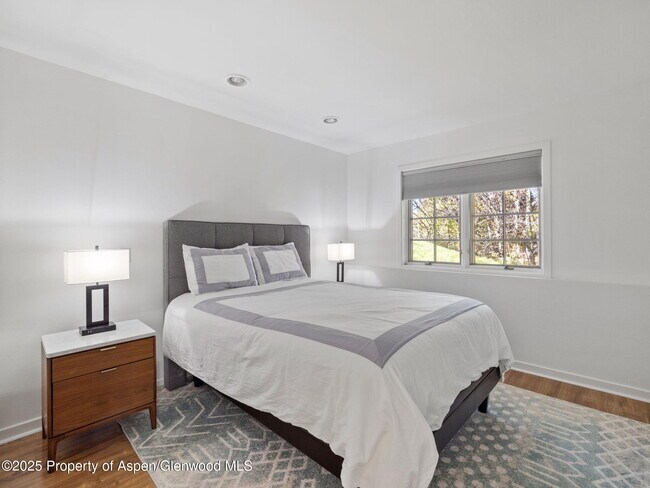 Building Photo - 715 Willoughby Way