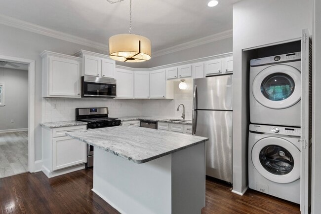 Building Photo - 282 Hawthorne St