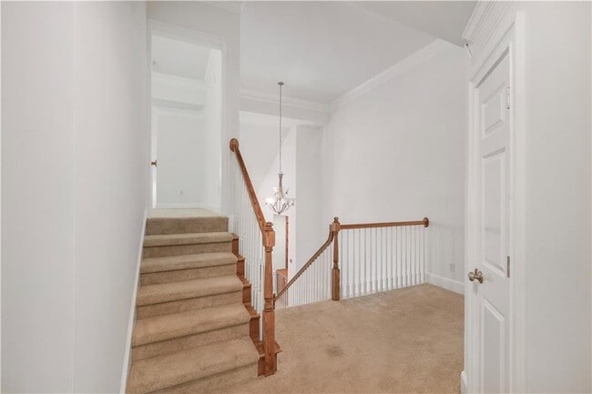Building Photo - 3405 Regent Pl SW
