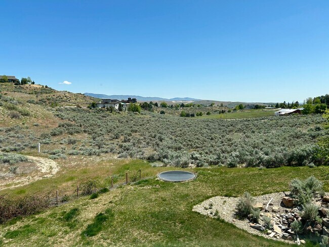 Building Photo - Luxury Living in StarView Estates - 4.98 A...