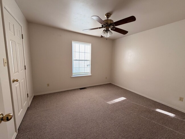 Building Photo - N Ithaca