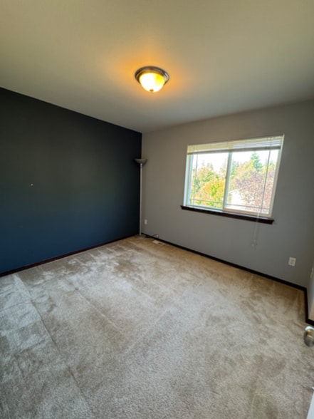 Building Photo - 5624 8th Dr W