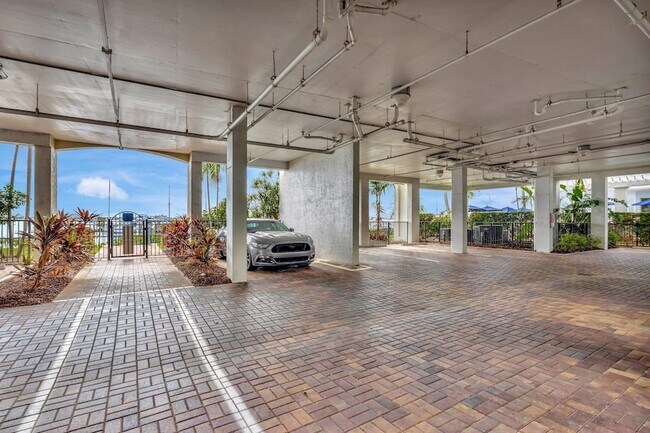 Building Photo - 975 NW Flagler Ave