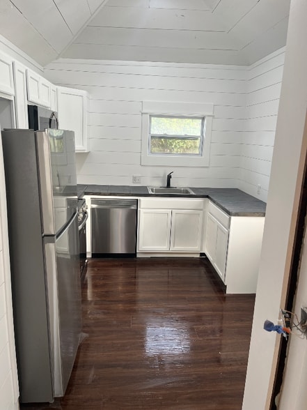 Building Photo - 255 W Summit Ave