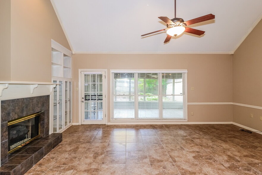 Building Photo - 2279 Hickory Path Dr