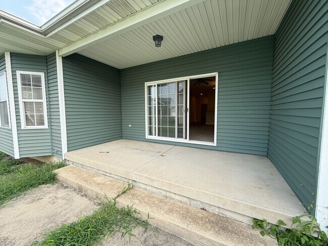Building Photo - 1513 Stonebluff Ct