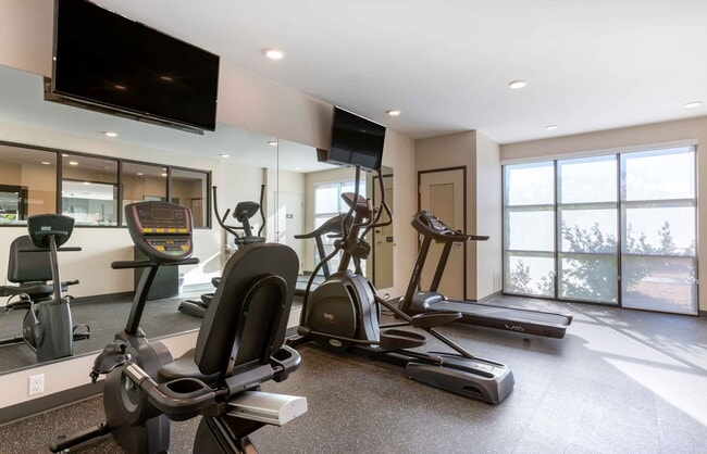 Building Photo - Furnished Studio-Chandler