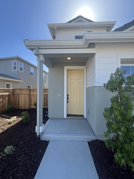 Entrance - 2750 Tacoma Dr