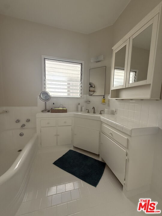 Building Photo - 439 S Sherbourne Dr