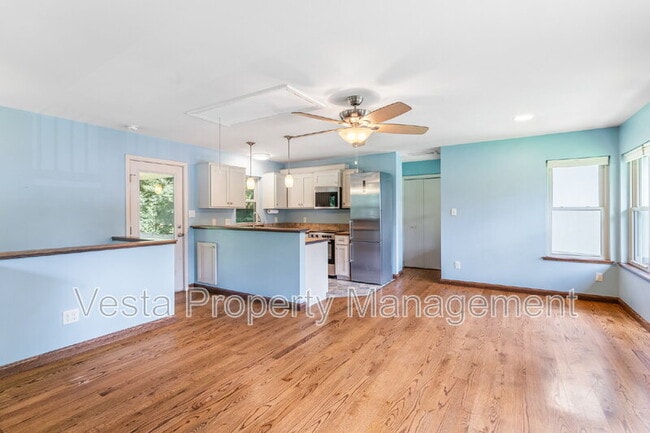 Building Photo - 10 Wellspring Ln