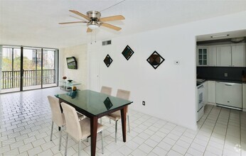 Building Photo - 3475 N Country Club Dr