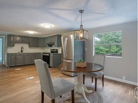 Building Photo - 4419 New Kings Bridge Rd