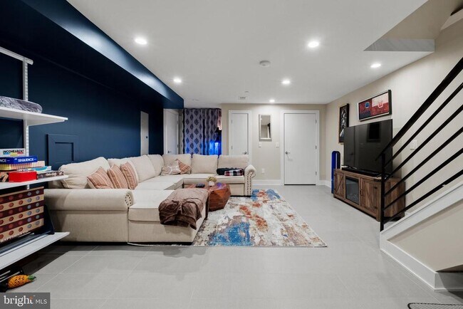 Building Photo - 1121 Earl St