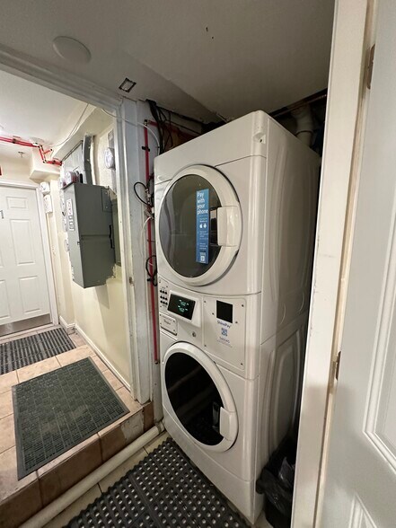 Building Photo - 1805 Beacon St