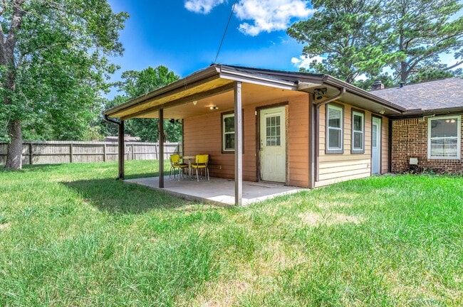 Building Photo - 5813 Russell Ln
