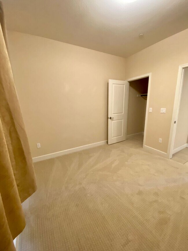 Building Photo - Remodeled 4 bedroom 3 bath home in Moorpark