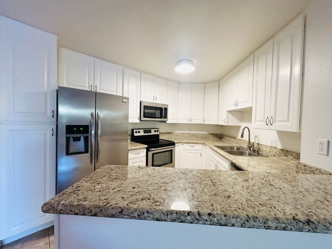 Building Photo - Spacious Two Bedroom, Two Bath Condo in De...