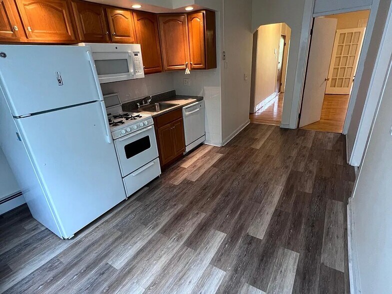 Building Photo - 82 Hampshire St