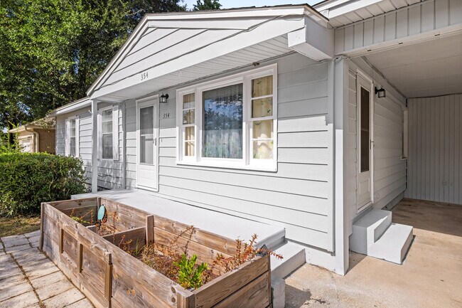 Building Photo - 354 Chicago Ave