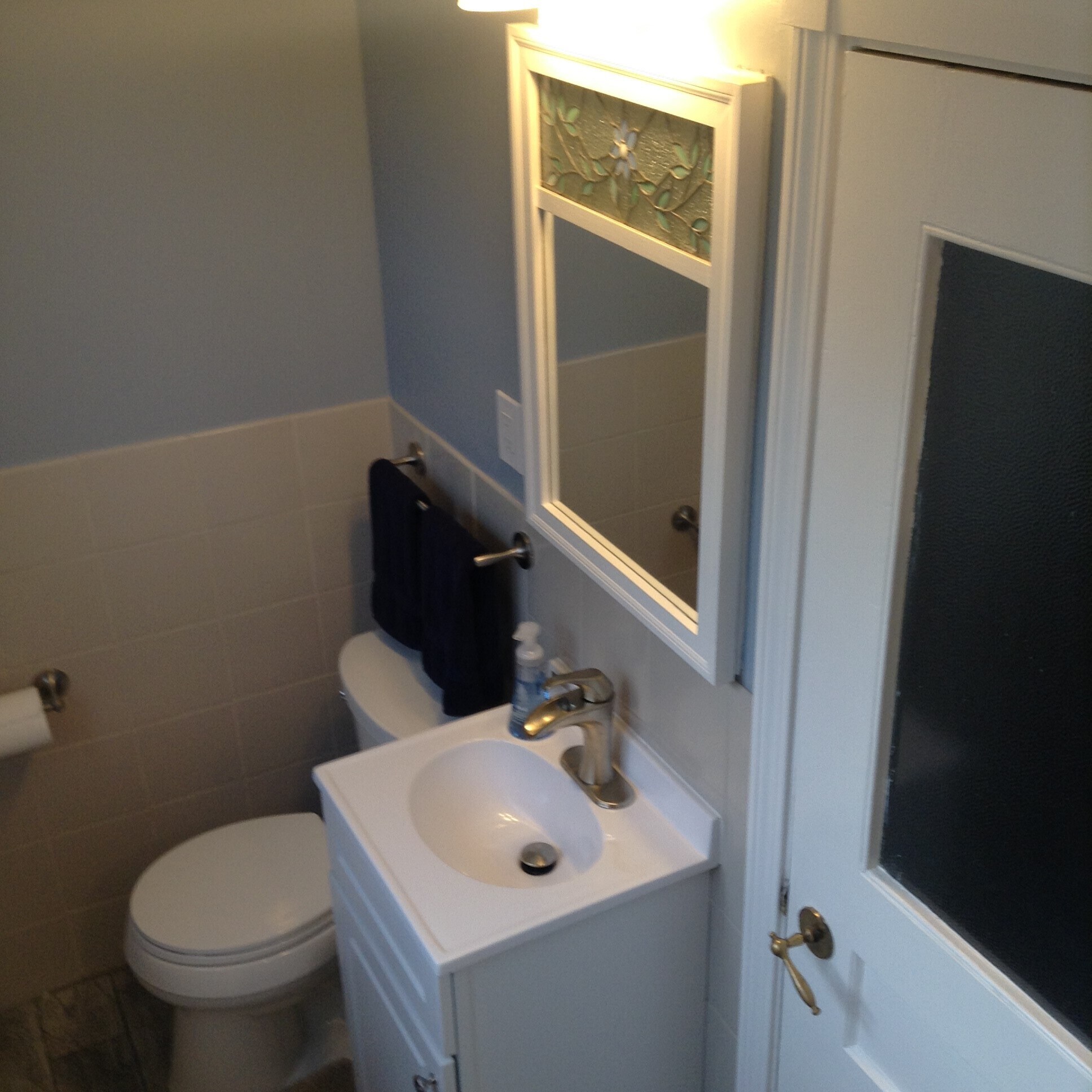 upstairs bathroom - 25 Mapleshade Ave