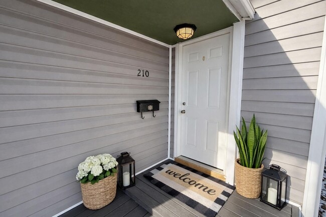 Building Photo - 210 Highview Ave