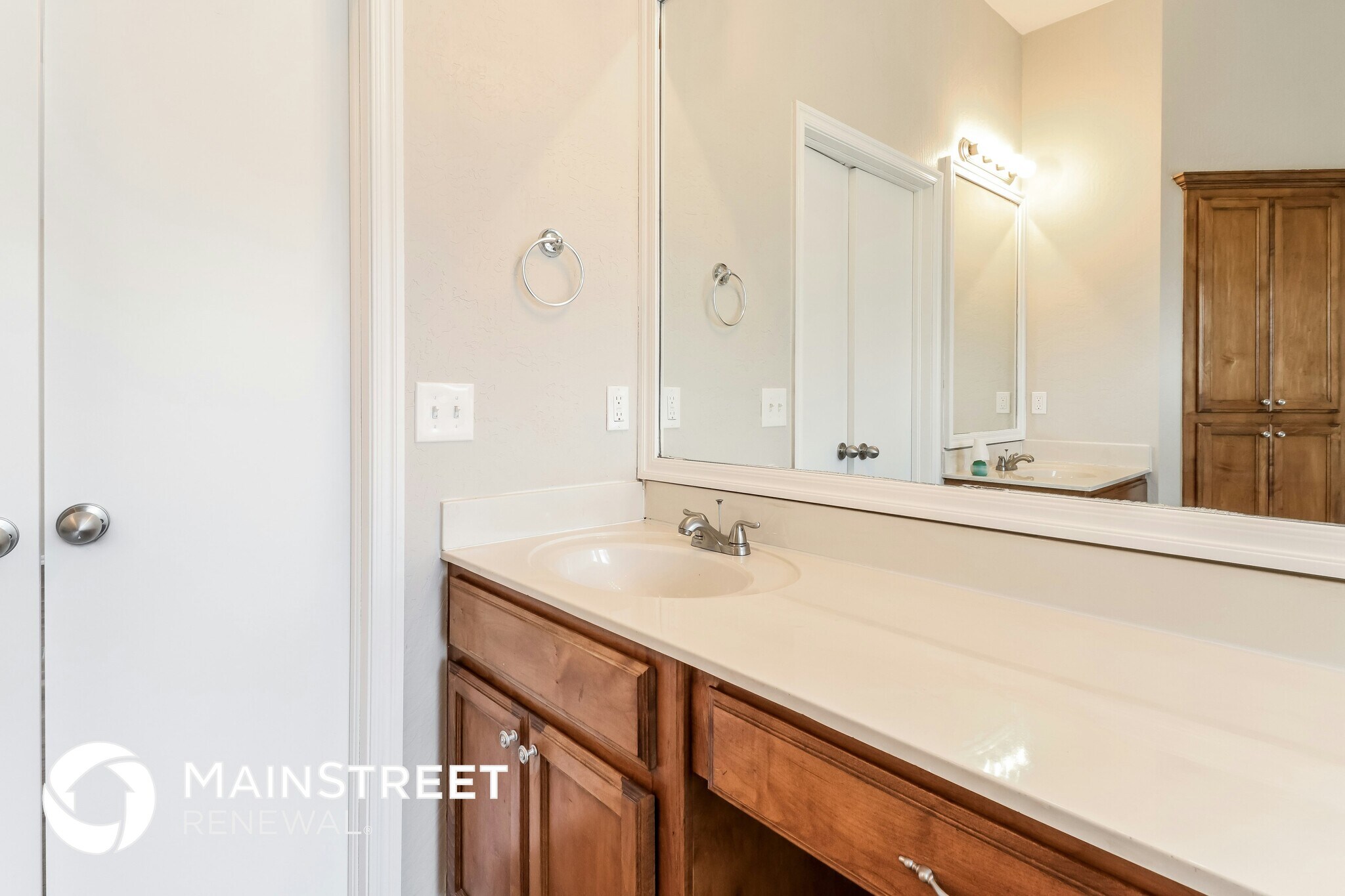 Building Photo - 1125 Oak Creek Dr