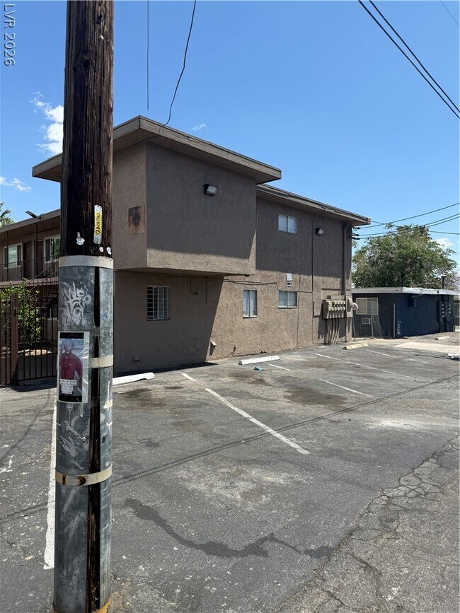 Building Photo - 2104 Sunrise Ave