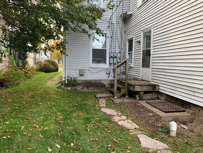 Building Photo - N Main Triplex
