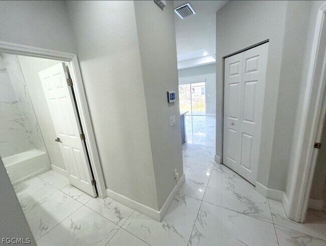 Building Photo - 398 Pennfield Ave