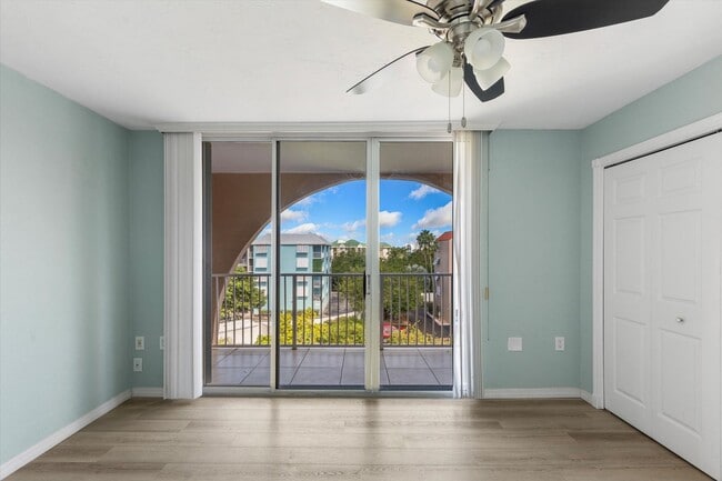 Building Photo - 3 Bedroom, 2 Bathroom Unfurnished Condo for a 1 year lease!