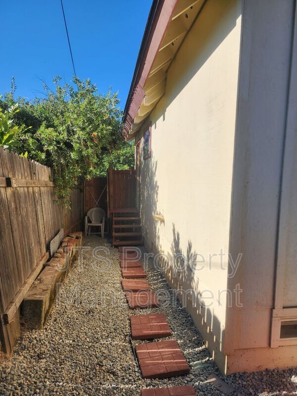 Building Photo - 8700 Winding Way