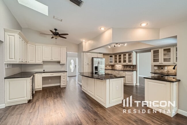 Building Photo - 854 Christina Cir