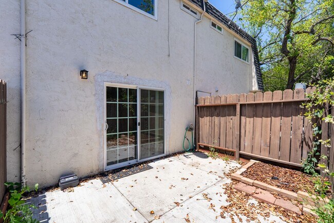Building Photo - 350 Pismo St