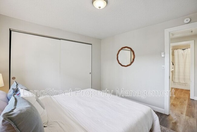 Building Photo - 5726 SE 83rd Ave