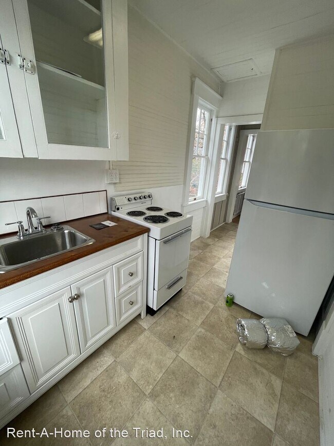 Building Photo - 2 br, 1 bath House - 322 A  S Tate Street ...