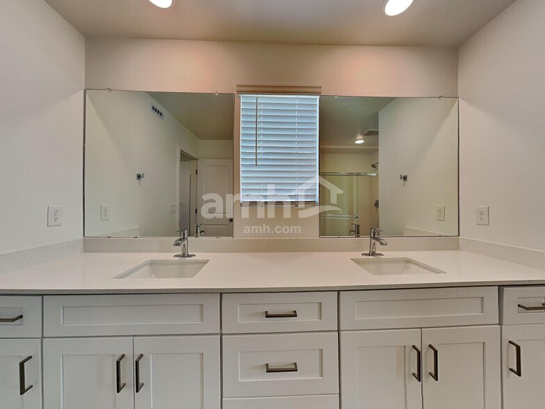 Building Photo - 12504 W Adair Dr