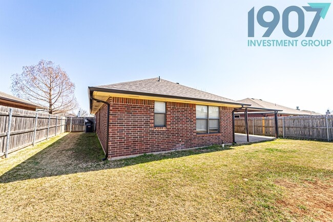 Building Photo - 1925 Bluegrass Ct