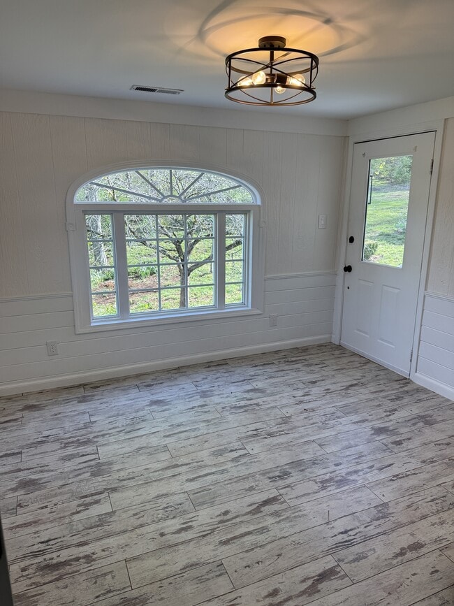 Building Photo - 740 Finn Long Rd