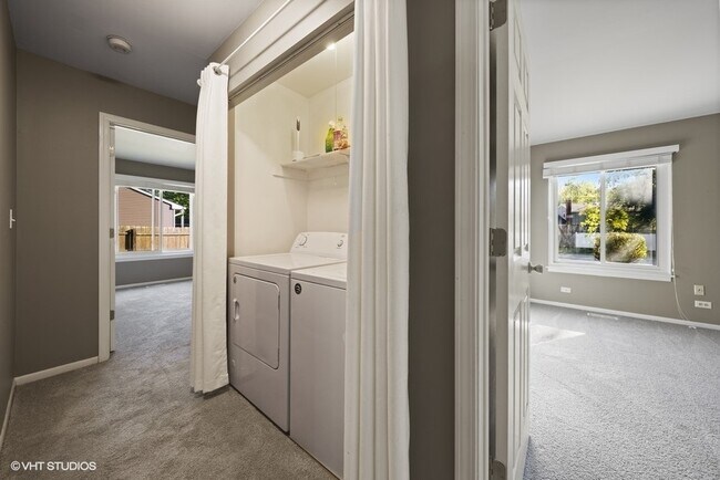 Building Photo - 2108 Navarone Dr