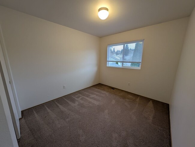 Building Photo - Large Duplex on Quiet Dead-End Street with 2-Car Garage, Washer & Dryer Provided