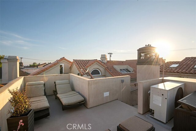 Building Photo - 613 Begonia Ave