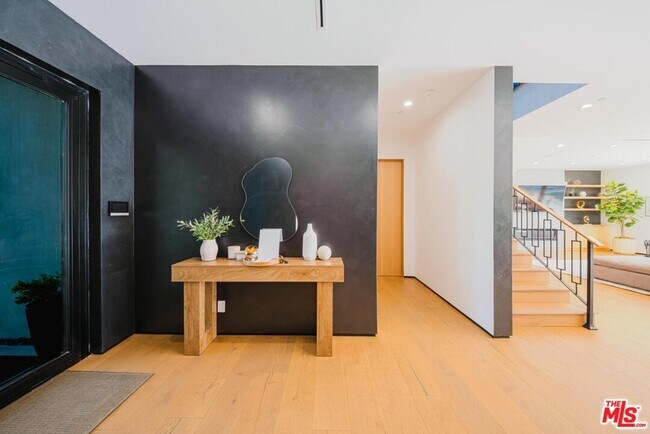 Building Photo - 5141 Varna Ave