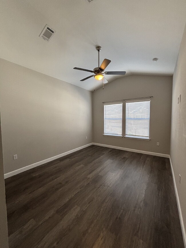 Building Photo - 1824 Stable Ln