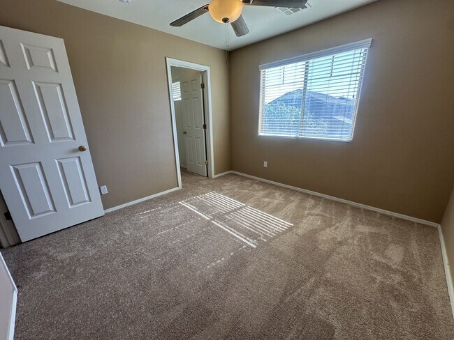 Building Photo - Spectrum in Gilbert