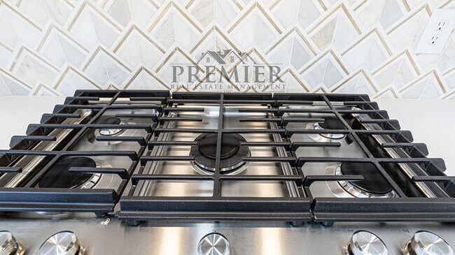 Building Photo - Stunning Remodeled 4 bedroom / 4 bath-2026...